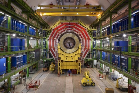 Das Experiment CMS im Bau (Foto: CERN)
