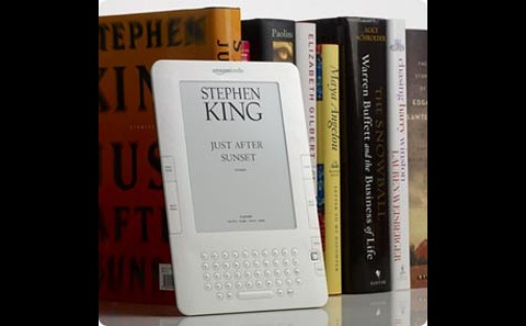 Mehr als 230.00 B&uuml;cher gibt es f&uuml;r den E-Bookreader. 1.500 passen auf den internen Speicher.