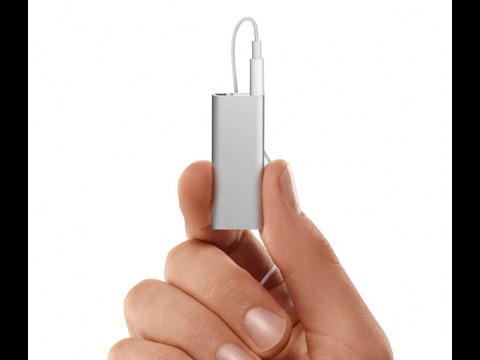 Der neue iPod shuffle ist nur noch halb so gro&szlig; wie sein Vorg&auml;nger.