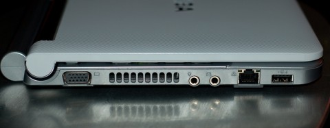 NB200 - Ports auf der linken Seite
