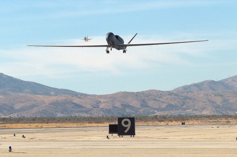 Global Hawk im Landeanflug (Foto: Northrop Grumman)