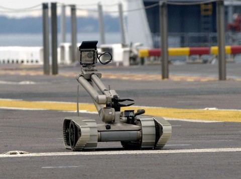 PackBot - dieser Roboter entsch�rft unter anderem Sprengs�tze (Foto: DoD)
