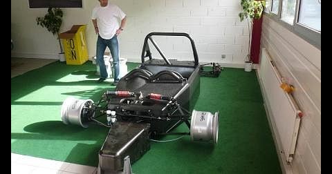 Das Chassis besteht wie die Karosserie aus Verbundwerkstoffen (Foto: GreenGT).