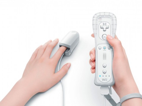 Wiimote mit angeschlossenem Wii-Vitality-Sensor
