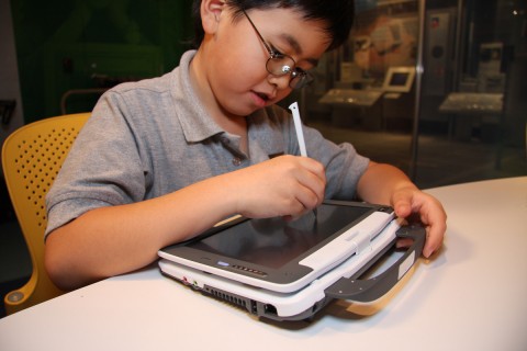 Intel Classmate PC - Convertible Design