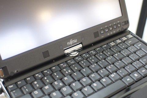 Dank des Gelenks l&auml;sst sich das Notebook in einen Tablet-PC verwandeln.
