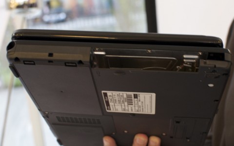Tablet-PC ohne das Laufwerk. Um Gewicht zu sparen, l&auml;sst sich hier ein Spacer unterbringen.