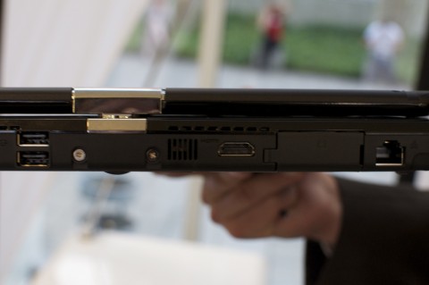 Anschl&uuml;sse auf der R&uuml;ckseite: zweimal USB, HDMI und Ethernet