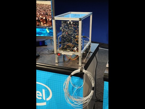 Light-Peak-Testsystem mit einem Teil des 100-Meter-Kabels