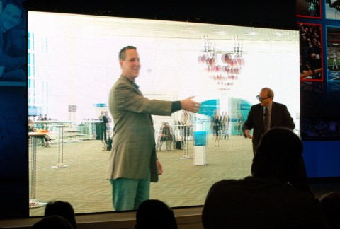 3D-Live-&Uuml;bertragung: Vorf&uuml;hrung mit virtuellem Handschlag