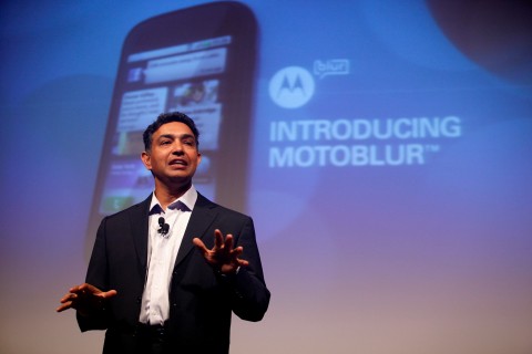 Sanjay Jha (rechts), Co-CEO von Motorola und Chef von Motorolas Mobiltelefonsparte