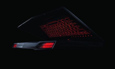 Alienware M15x - Tastatur und Touchpad sind rot beleuchtet
