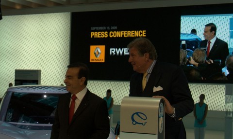 Renaults f&uuml;r Berlin: Renault-Chef Carlos Ghosn und RWE-Chef J&uuml;rgen Gro&szlig;mann (Foto: wp)