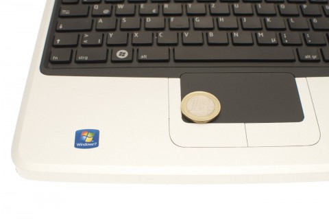 Nur ein Windows-Sticker zierte das Testmuster des Booklet 3G.