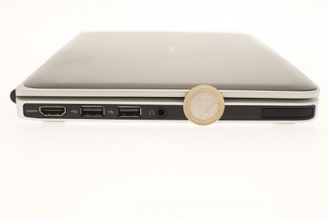 Mit den Gummif��en ist das Booklet gerade mal 20,5 mm hoch.