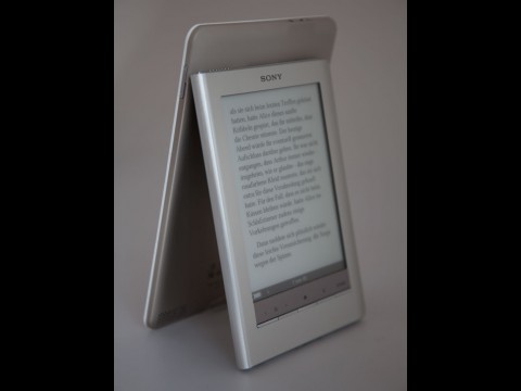 Links der Kindle, rechts der Sony Reader PRS-600 Touch Edition