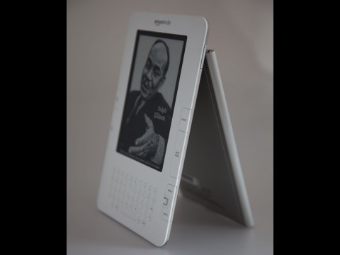 Links der Kindle, rechts der Sony Reader PRS-600 Touch Edition