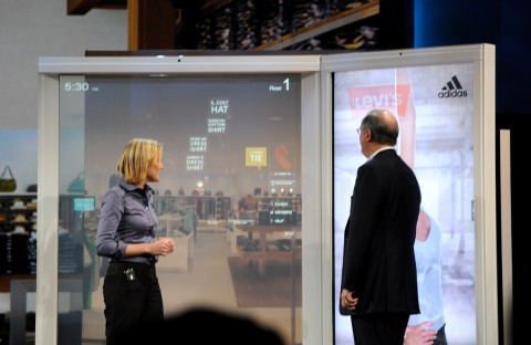 Das halbtransparente Display von Frog zeigt, was im Laden vorr&auml;tig ist.