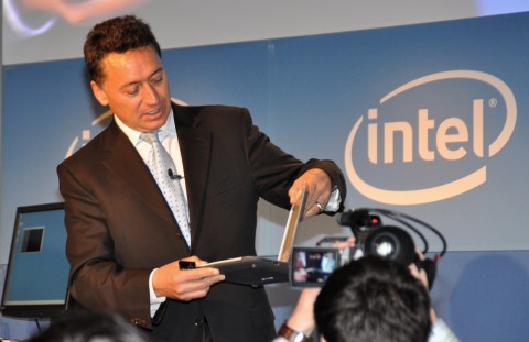 Intels Christian Morales zeigt den neuen Classmate PC