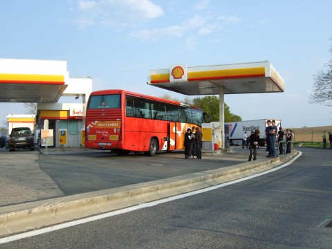 Der Bus der von Spanien nach Deutschland f&uuml;hrte. Hier eine Pause nahe Lyon.