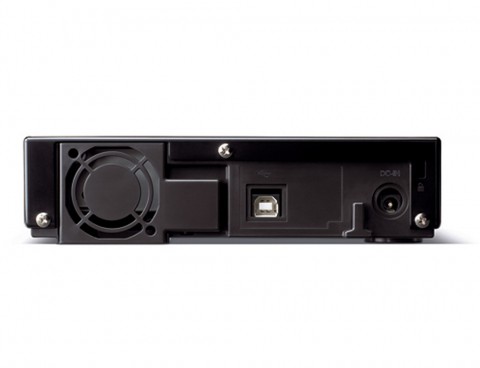 R&uuml;ckseite mit L&uuml;fter, USB 2.0 und Netzteilbuchse