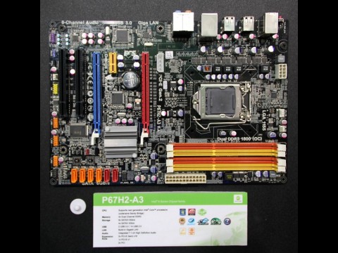 Zwei PCI-Slots nebeneinander gibt es bei Asrock