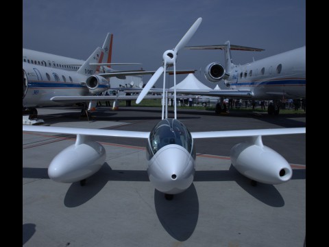 Antares DLR-H2 auf der ILA 2010. Das Brennstoffzellensystem sitzt in den beiden Tanks unter den Tragfl&auml;chen. (Foto: wp)