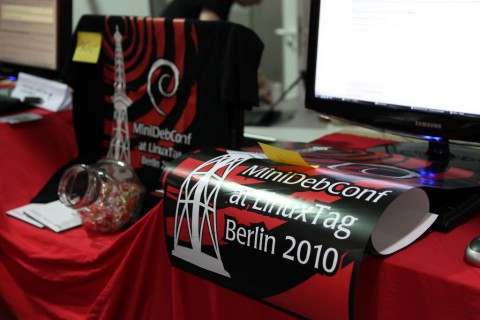 Innerhalb des Linuxtags fand die MiniDebConf statt, auf der Debian-Entwickler unter anderem auch Fehler in der Linux-Distribution beseitigten.