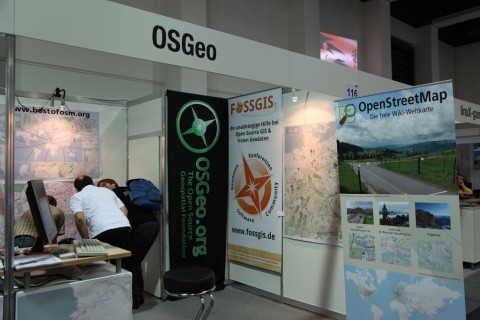 Das OpenStreetMap-Projekt und OSGeo pr&auml;sentierten etliche Kartenmaterialien. 