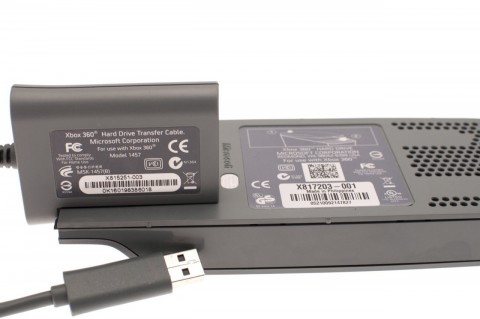 Der USB-Adapter wird einfach an die Festplatt gesteckt.