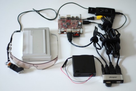 Die Komponenten von Martin Magnussons tragbarem Computer (Bild: Martin Magnusson/Becoming Cyborg)