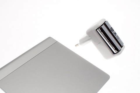 Apple bietet auch ein Ladeger&auml;t f&uuml;r Akkus an.