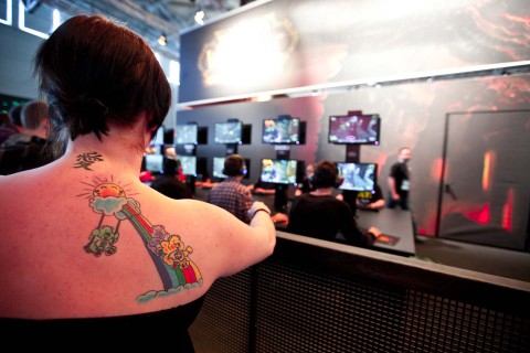Die Gl&uuml;cksb&auml;rchi treffen auf WOW Cataclysmen. Sp&auml;tere PVP-K&auml;mpfe vor der Halle nicht ausgeschlossen. (Foto: Maximilian Knop)