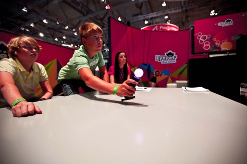 Sonys Eyepet l&auml;sst sich nun auch mit den neuen Controllen spielen. (Foto: Maximilian Knop)