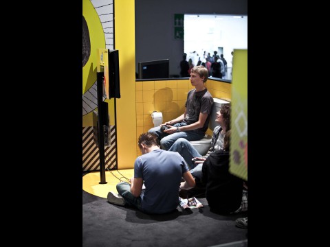 "Play everywhere" - so in etwa lautet das Messestandkonzept von Sony auf der diesj&auml;hrigen Gamescom. (Foto: Maximilian Knop)