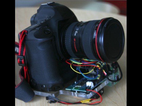 Canon 1Ds Mark III mit Sensorerweiterung zur Entwackelung (Foto: Microsoft Research)
