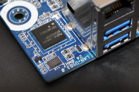 Der NEC-Chip auf Intels Board