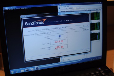 Zu Demozwecken wurde auf der SSD st&auml;ndig eine Datei hin- und herbewegt.