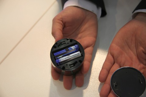 Unityremote - drei AA-Batterien oder -Akkus werden f&uuml;r den Betrieb ben&ouml;tigt. (Foto: ck)