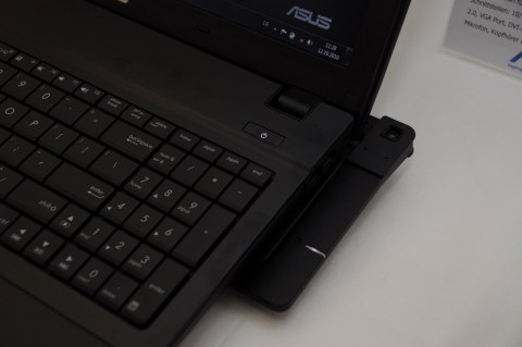 ... ist etwas breiter als das Notebook.