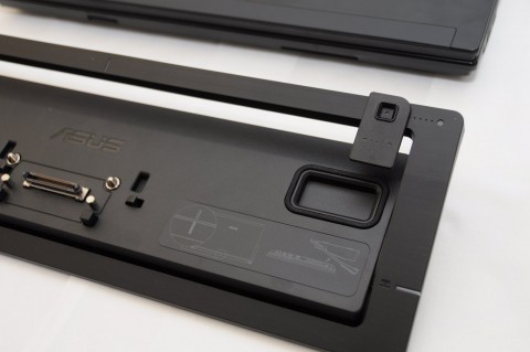 Verschiebbar: Das Dock eignet sich auch f&uuml;r 14-Zoll-Notebooks.
