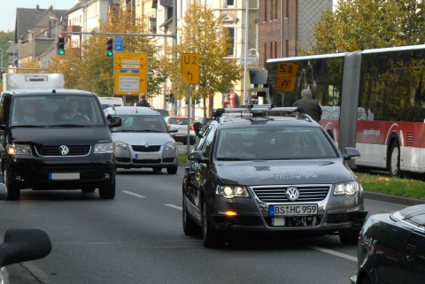 ... das Auto f&auml;hrt selbst durch die Stadt (Foto: TU Braunschweig)
