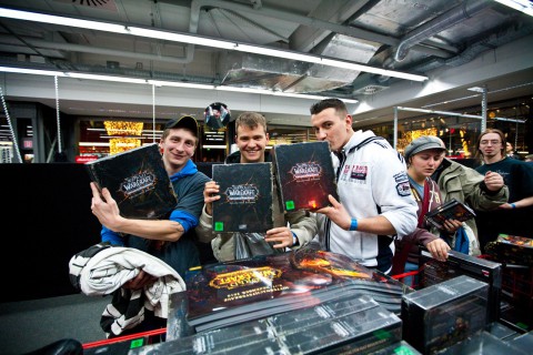 Drei M&auml;nner, drei Mal die Collectors Edition (Foto: Maximilian Knop)