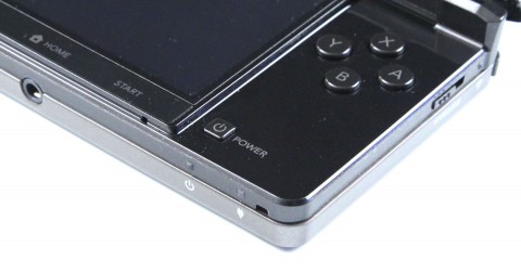 Der Powerknopf ist nicht l&auml;nger links (DSi), sondern rechts vom Display. (Foto: mw)