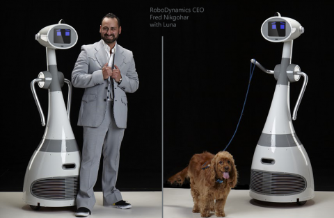 Robodynamics-Chef Fred Nikgohar mit Luna (Bild: Schultzeworks)