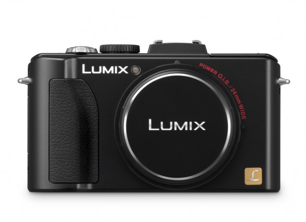 Das Objektiv wird mit einem Deckel gesch&uuml;tzt. (Bild: Panasonic)