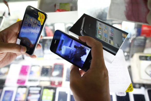 Gef&auml;lschte iPhones in Shanghai.<br>(Quelle: Aly Song / Reuters)