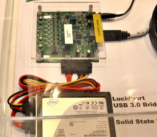 Intel-SSD per USB-Repeater angeschlossen