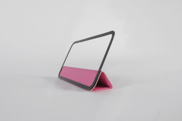 Tidytilt mit magnetischem Halterahmen f&uuml;r das iPhone 4S (Bild: TT Design Labs)
