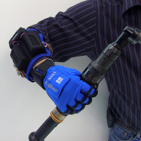 Human Grasp Assist (Bild: General Motors/CC BY-NC 3.0)